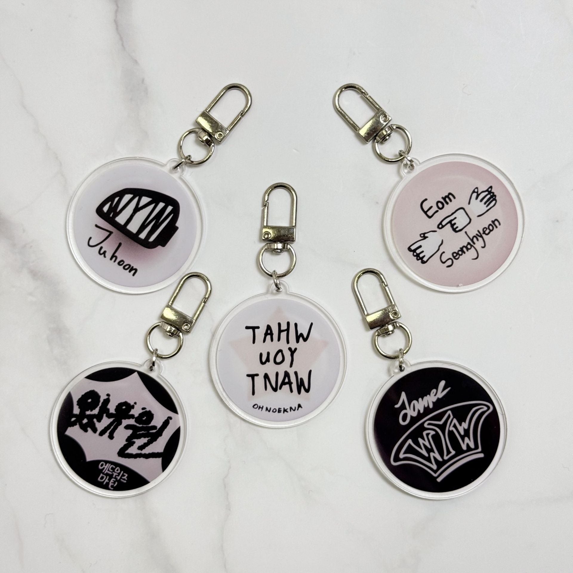 Cortis Circle Names Keychain Accessories