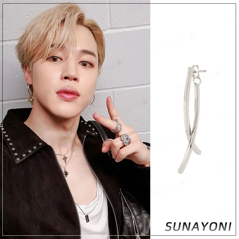 Metal Geometric Intersect Hollow Stud Earrings