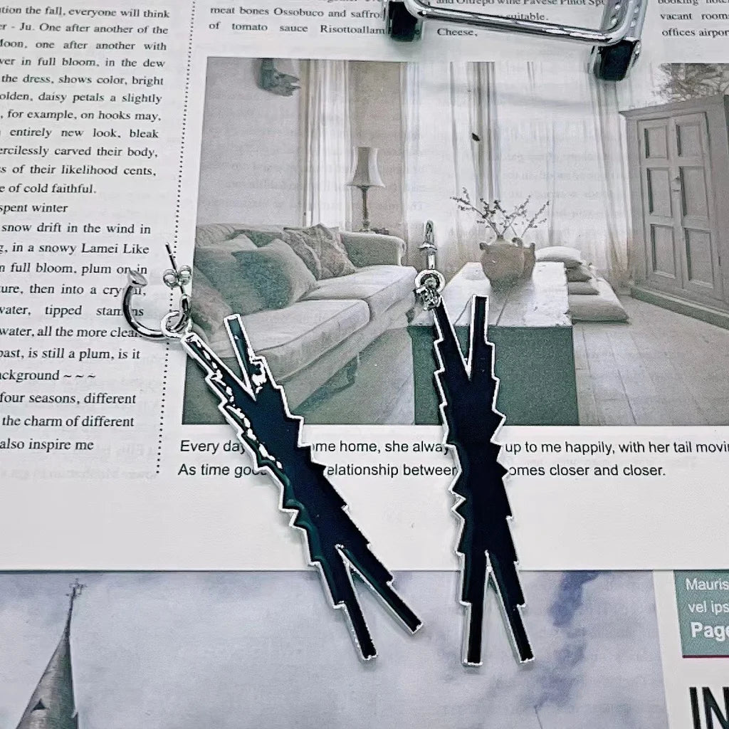 LE SSERAFIM Im Fearless Logo Earrings