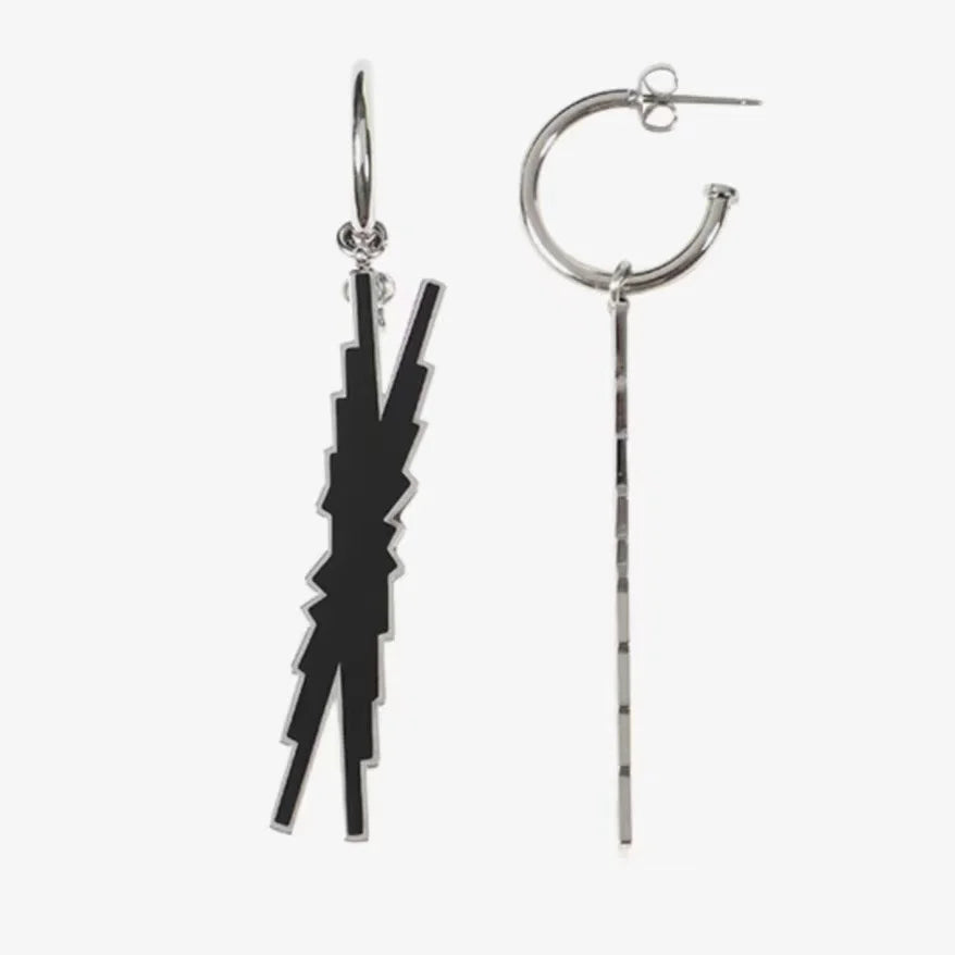 LE SSERAFIM ピアス EARRINGS ロゴ BLACK LE SSERAFIM Im Fearless Logo Earrings