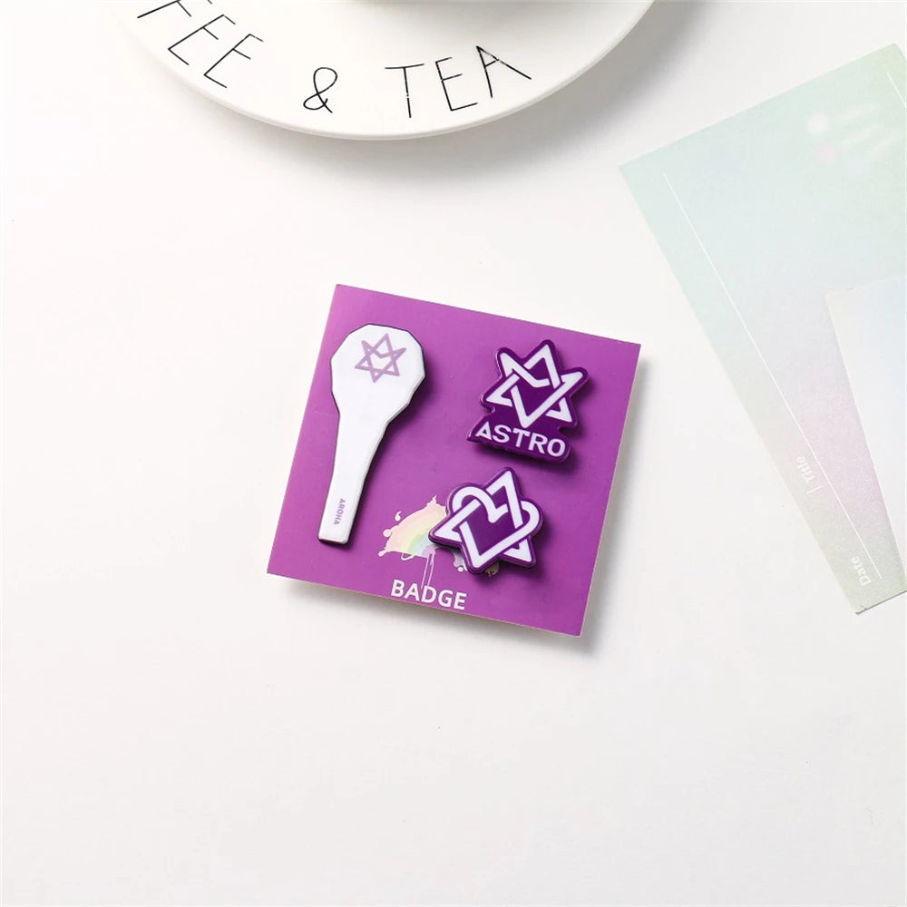 KPOP Random Groups Acrylic Brooch Pins