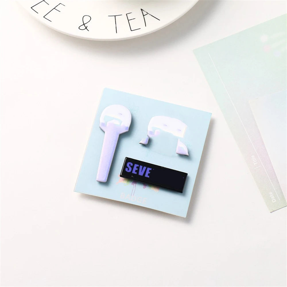 KPOP Random Groups Acrylic Brooch Pins