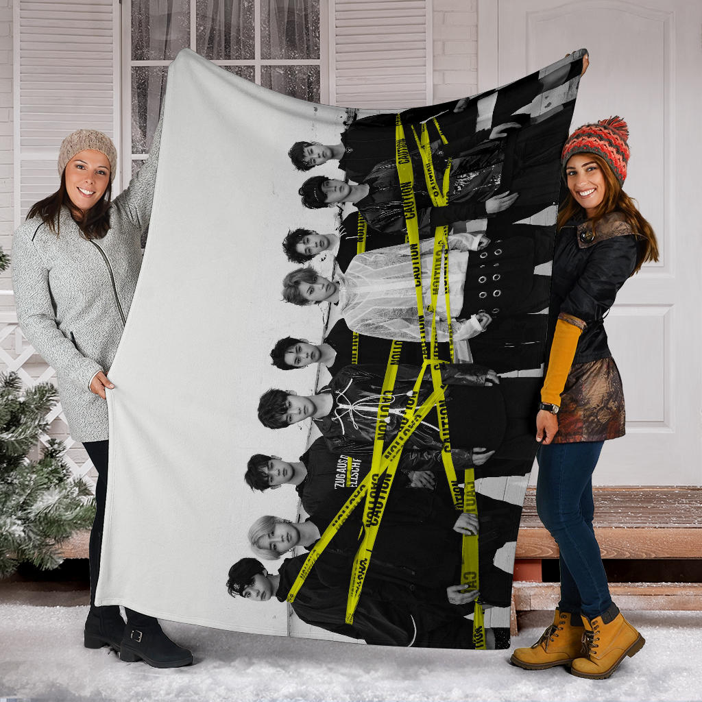Stray Kids Black and White Blanket