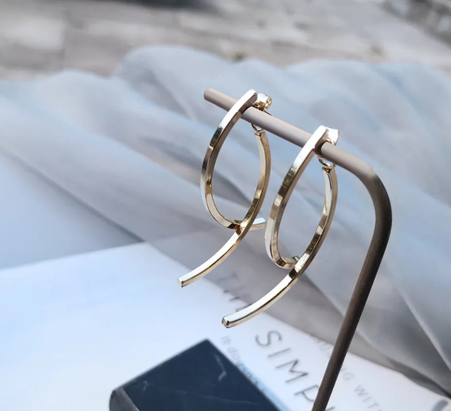 Metal Geometric Intersect Hollow Stud Earrings