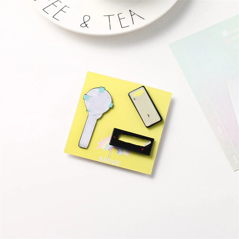 KPOP Random Groups Acrylic  Brooch Pins