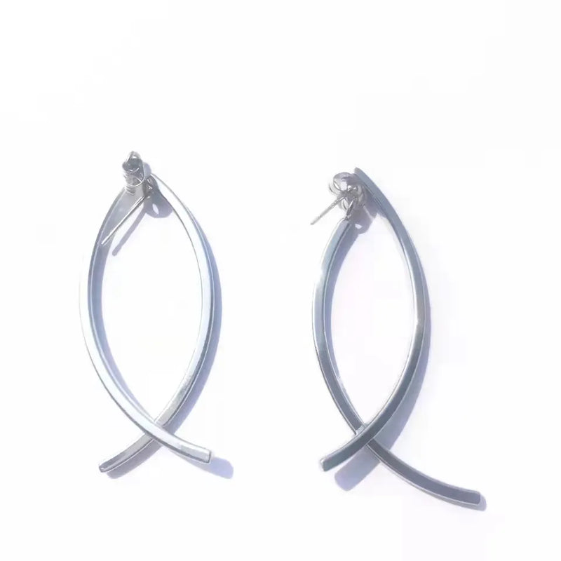 Metal Geometric Intersect Hollow Stud Earrings