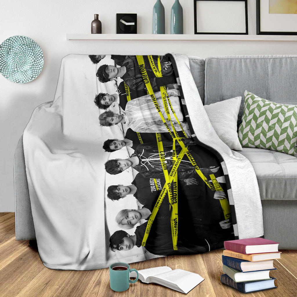 Stray Kids Black and White Blanket