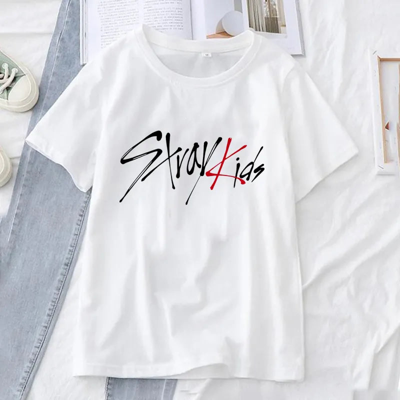 Stray Kids Weiße Baumwoll-Charakter-T-Shirts Streetwear Verschiedenes Design